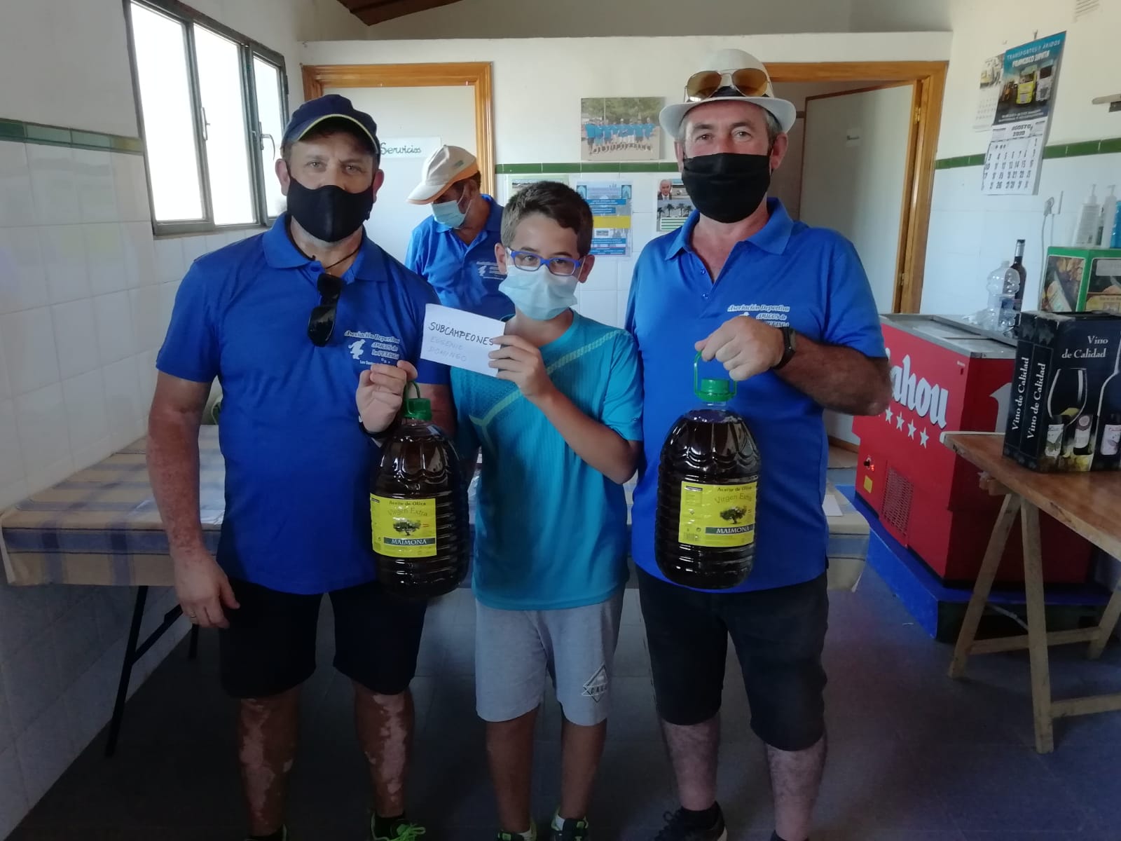 Eugenio y Domingo subcampeones del torneo se llevaron el aceite.