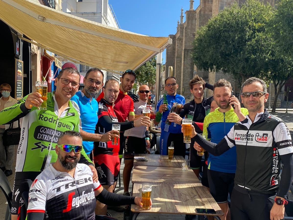 Don Benito era el lugar elegido para disfrutar del descanso de la segunda etapa y regarlo con unas cervezas