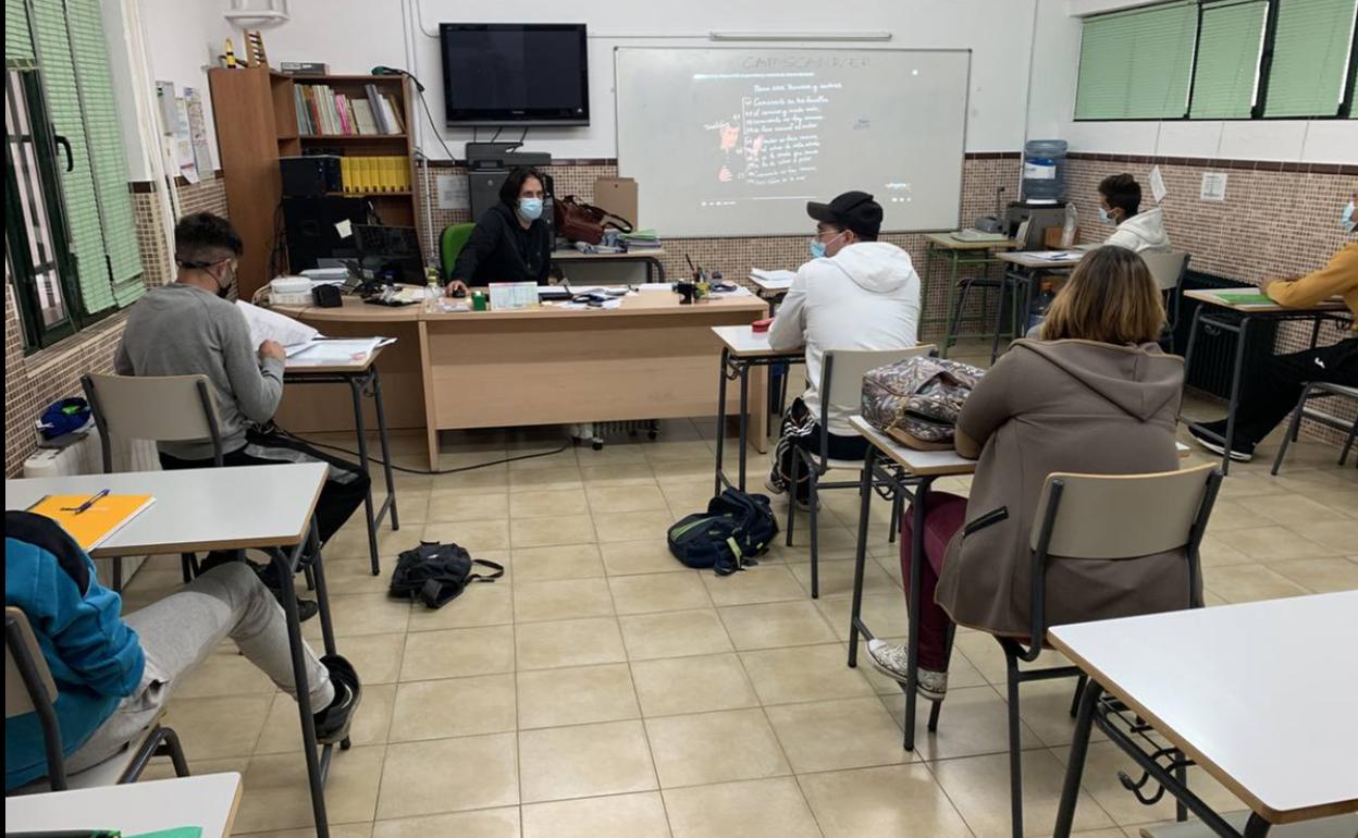 Más de 80 alumnos reciben distintas formaciones en el Aula de Adultos de Los Santos