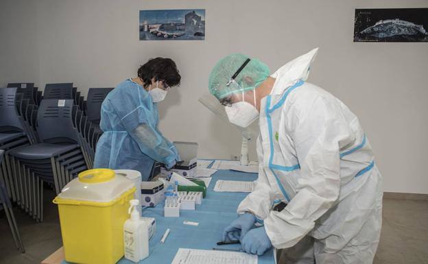 Sanitarios luchando contra la COVID 