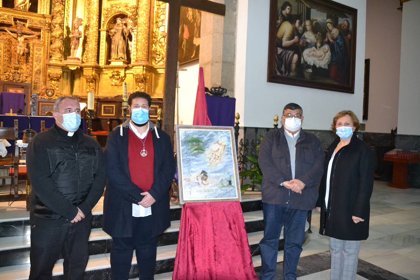 El alcalde junto al auitor del cartel, el vicario y la Presidente de la Coordinadora 