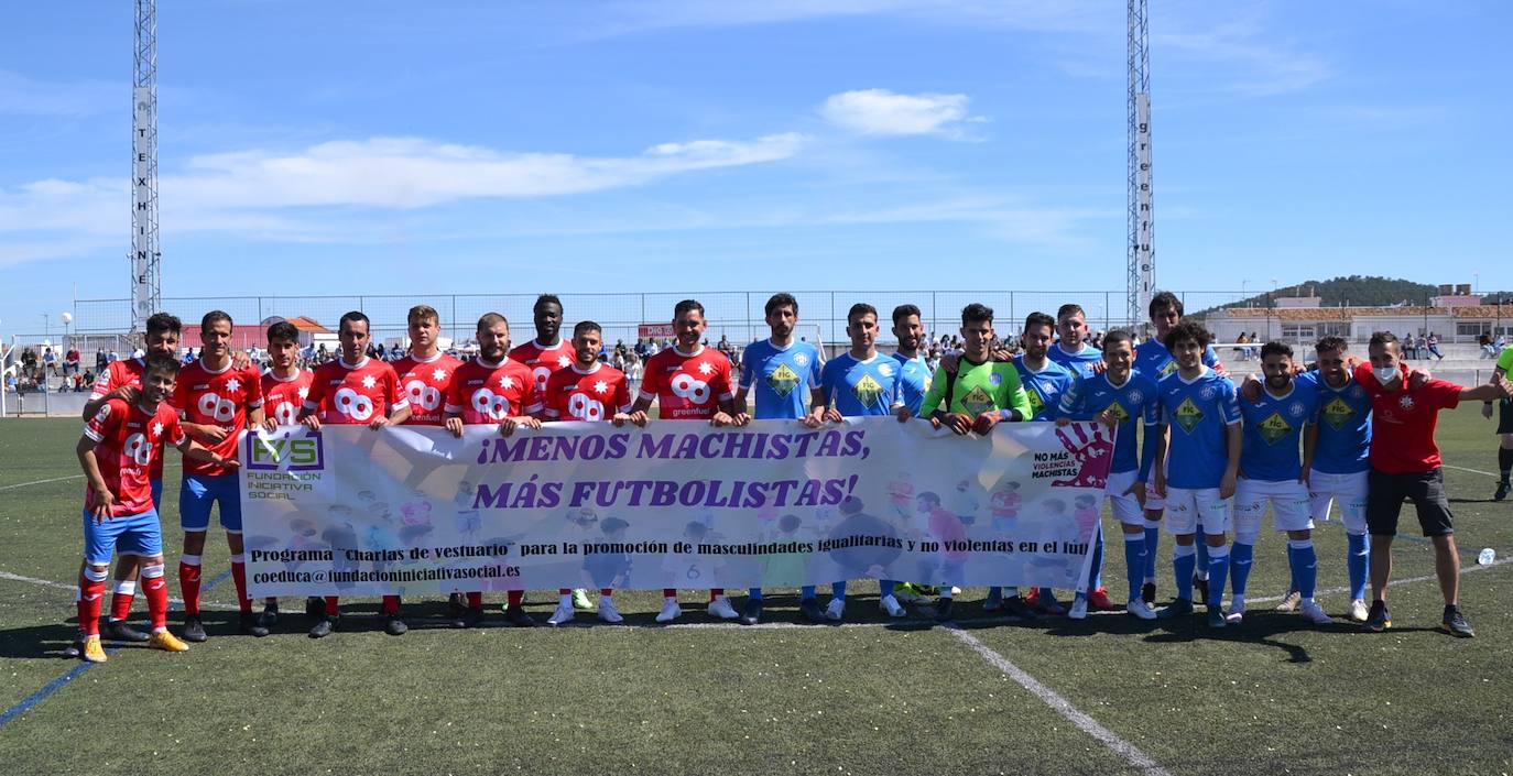 Jugadores de lLa Estrella y Zafra en favor de la compaña
