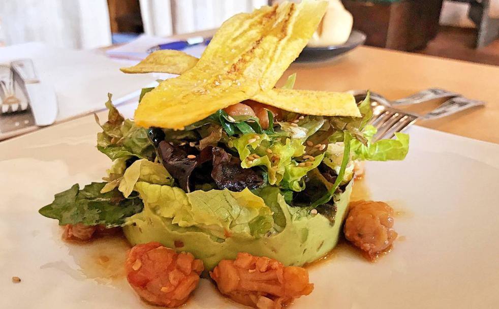 Ensalada de guacamoles y langostinos 