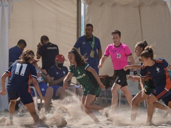 En plena acción en el partido frente a la Comunidad Valenciana 