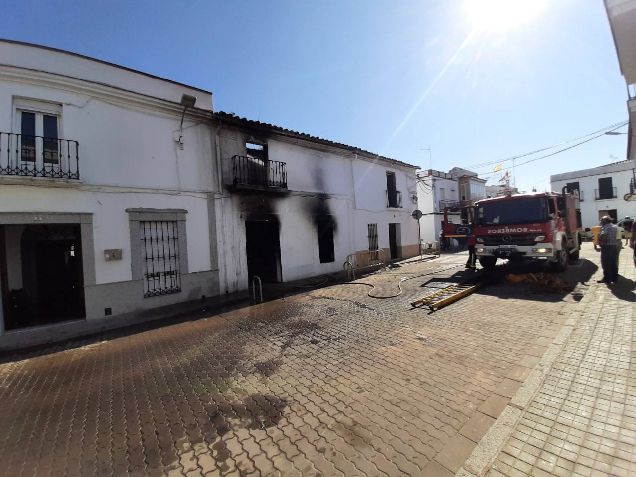 Las dos casas afectadas: una en la parte de arriba y abajo y la que hace esquina solo en el doblado 