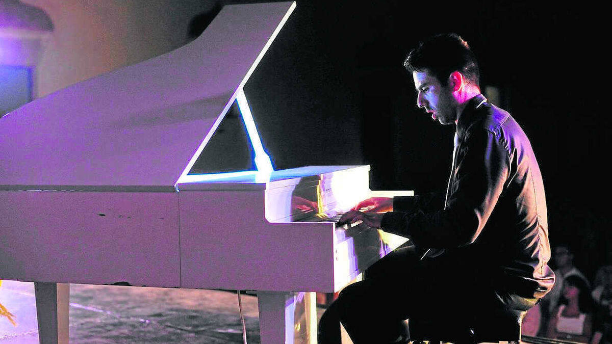 Diego Valdivia al piano 