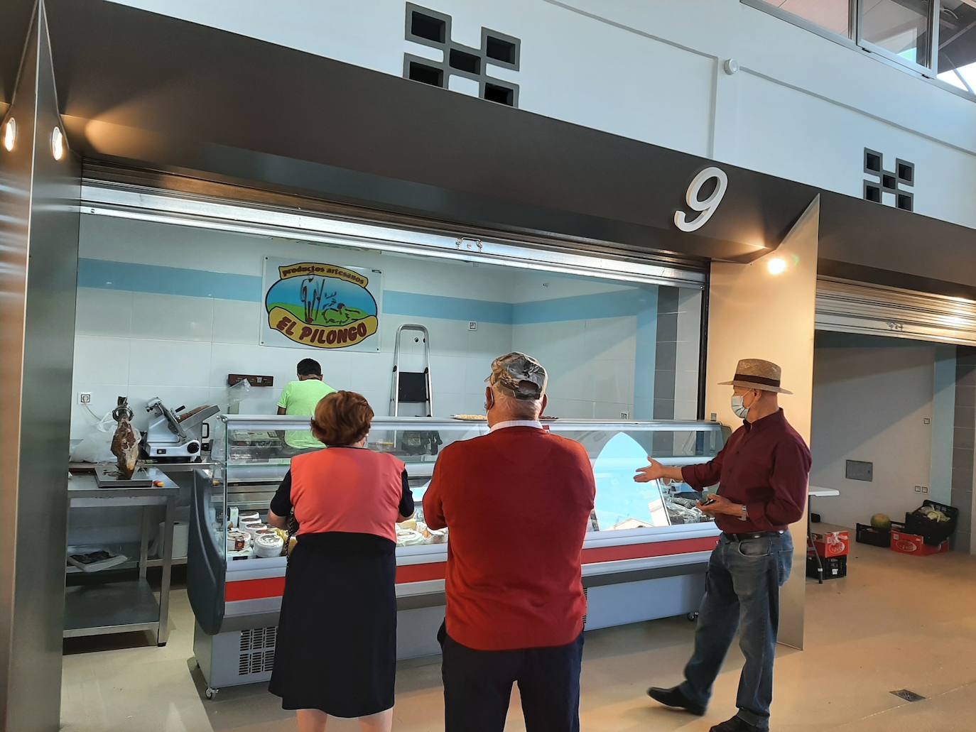 Puesto en el interior del mercado 