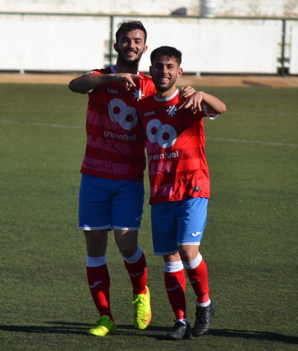 Luís Guerrero y Juancarl, saludan de esta manera tras el gol del segundo. 