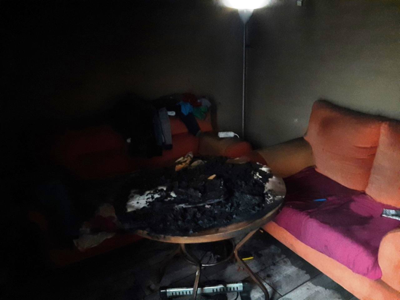 El incendio ha afectado al diminuto salon 