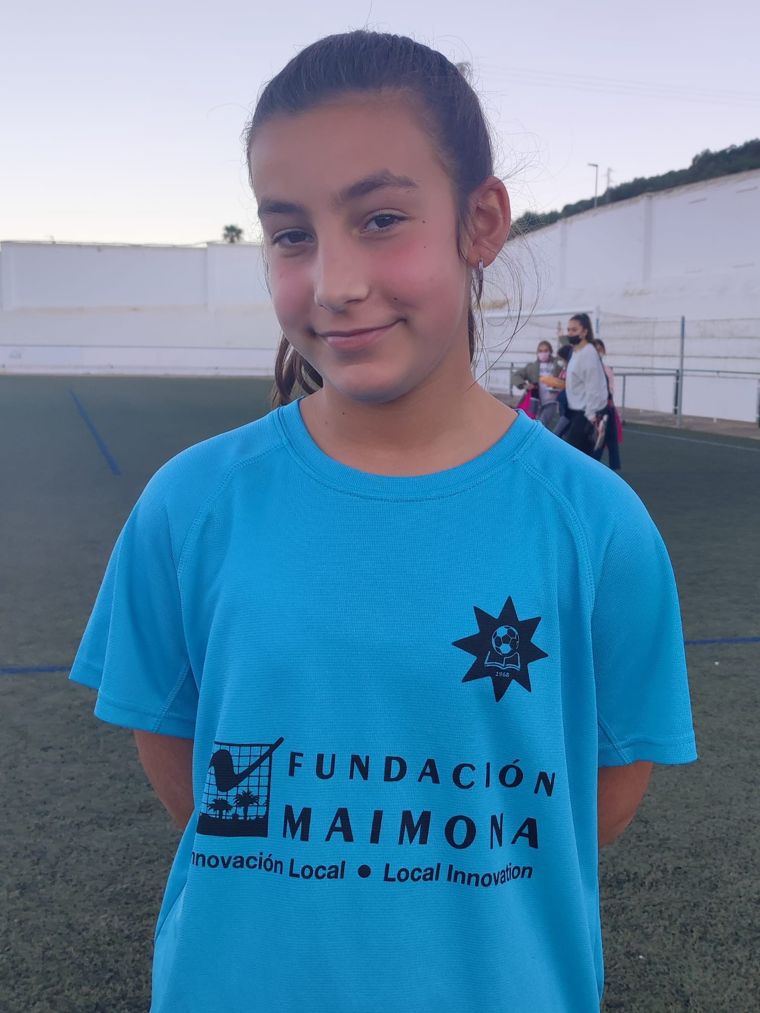 ELLAS TAMBIÉN QUIEREN JUGAR AL FÚTBOL