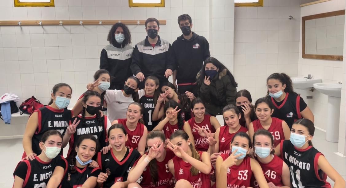 LAS CHICAS DESPUES DE UN PARTIDO. El deporte es amistad y comañerismo