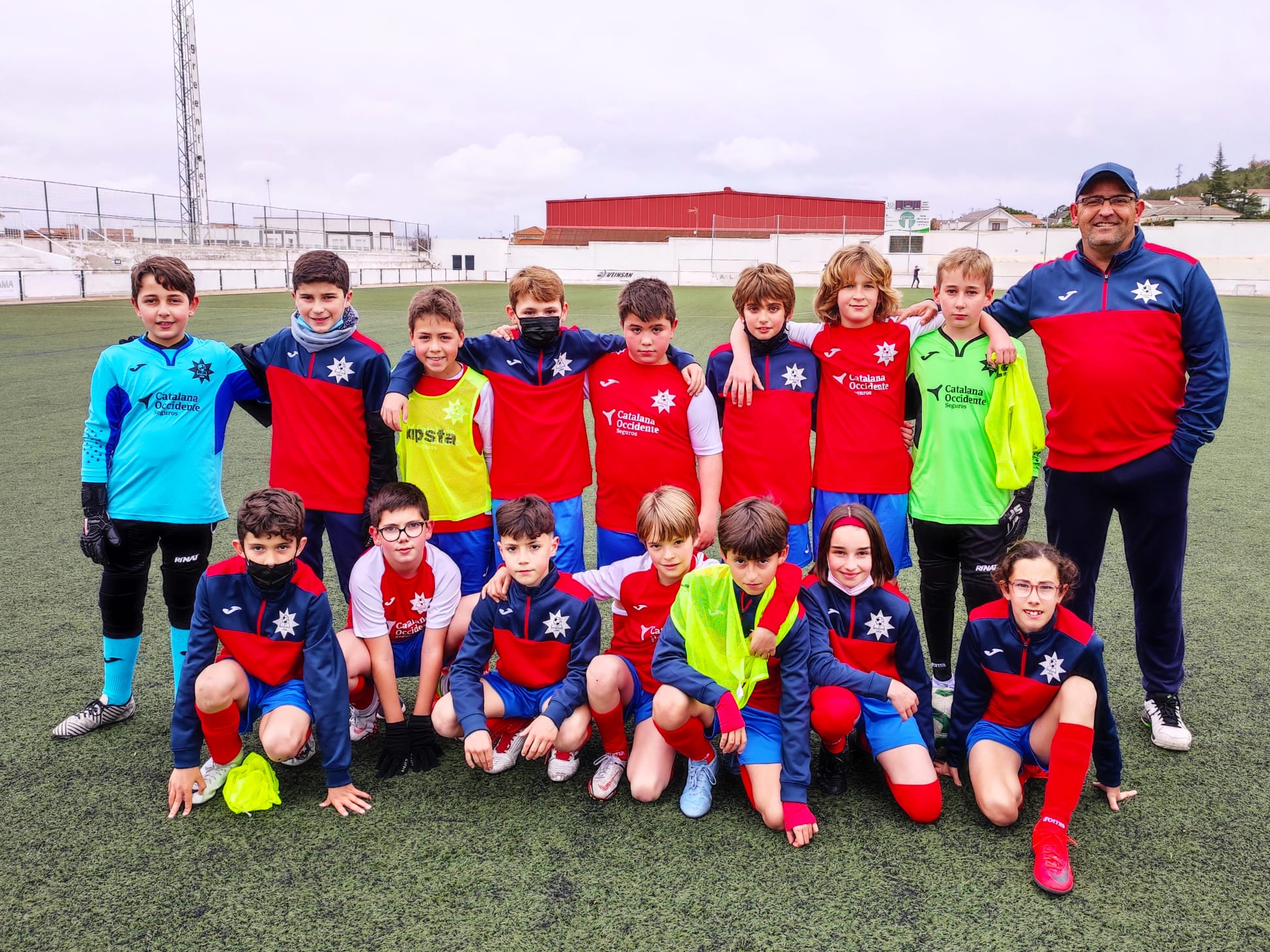 ALEVÍN B, con su entrenador Curro Guerrero