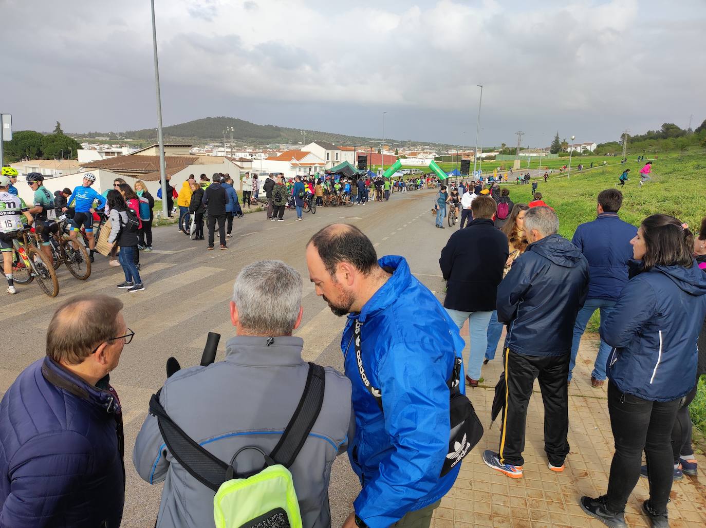 Muchos aficionados y participantes en la zona baja de la Sierra de San Cristobal