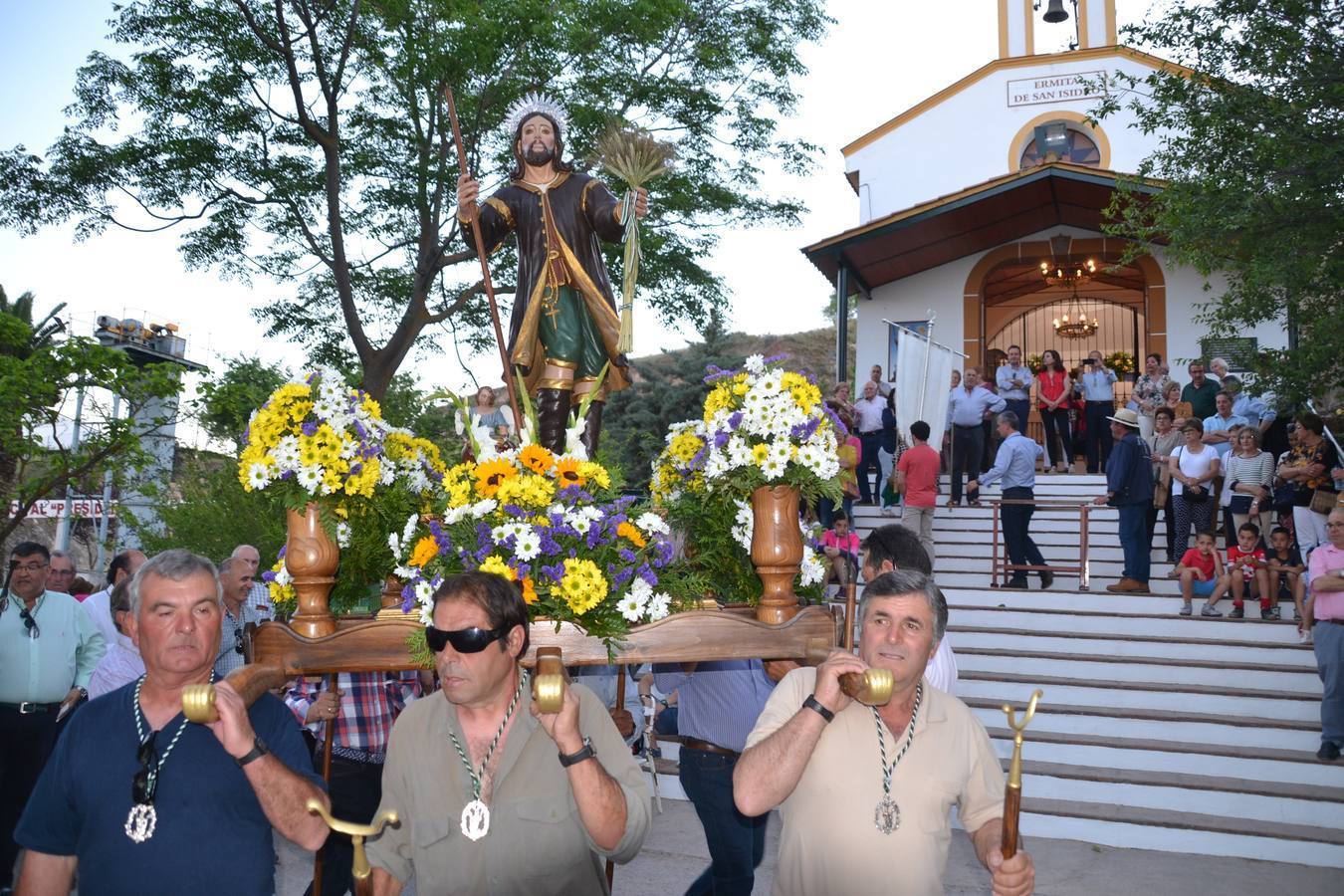 San Isidro en la puerta de su ermita en la sierra 