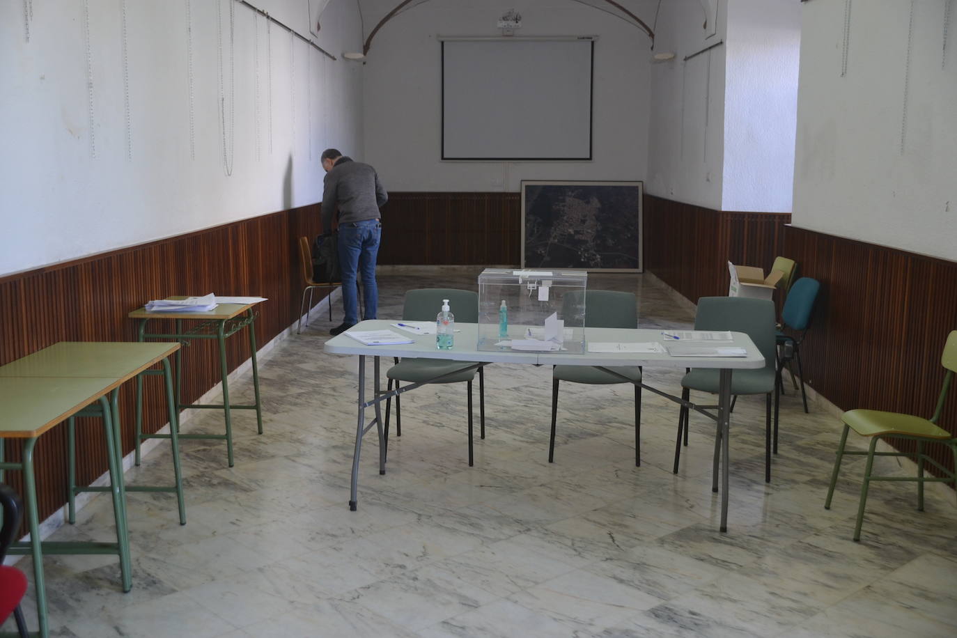 La urna de las elecciones al campo 