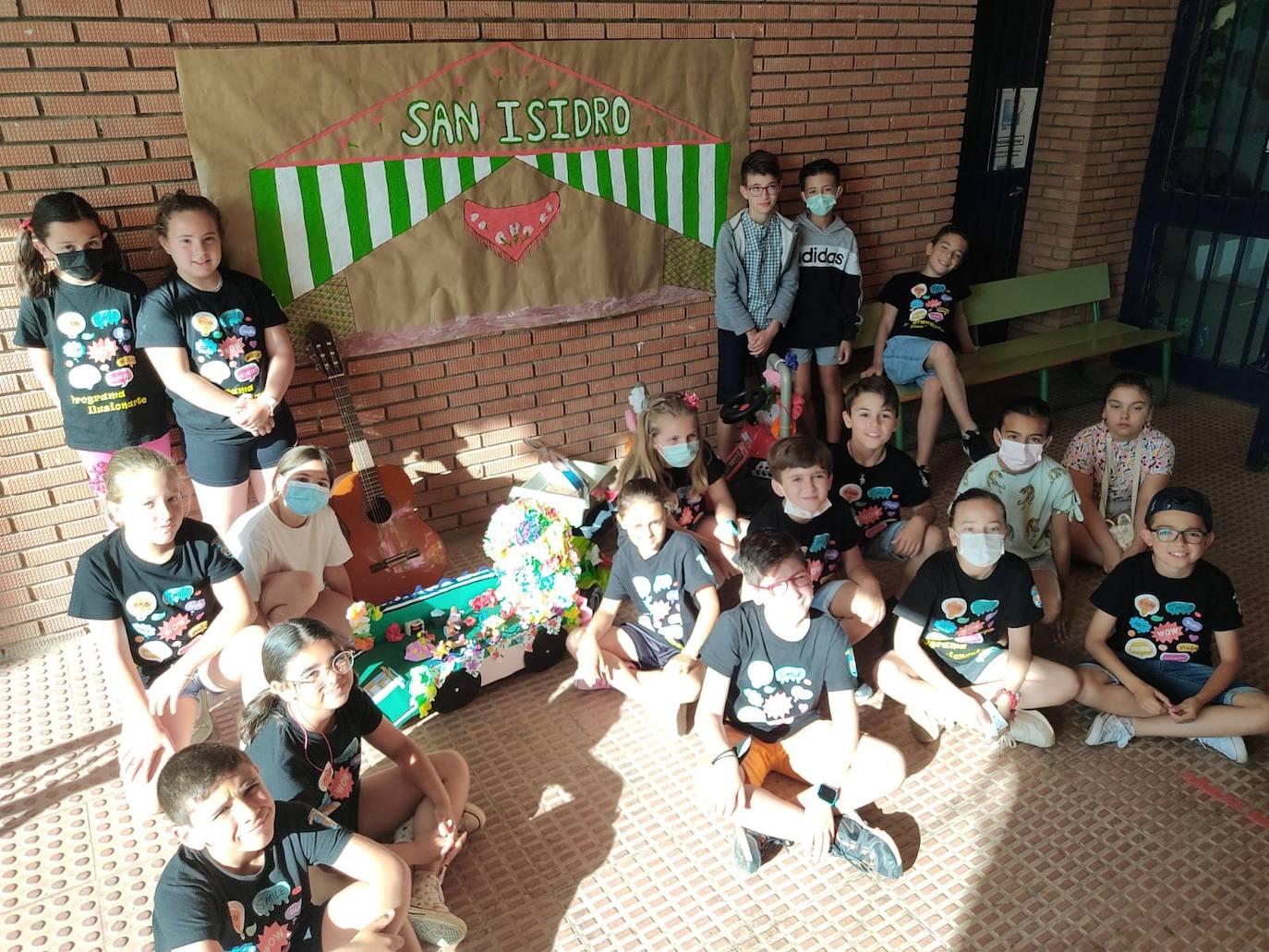 Alumnos del Romero Muñoz celebrando San Isidro 