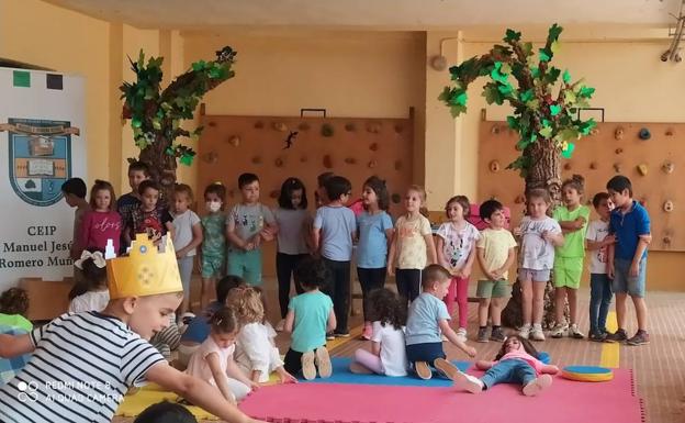 Encuetro con la autora Carmen Gil en el Romero Muñoz 