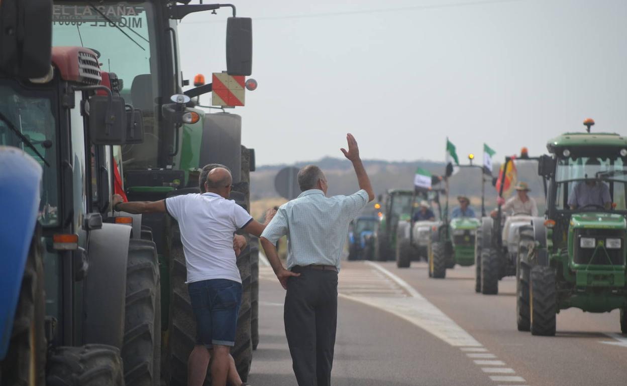 En la tractorada han participado algunos agricultores de Los Santos 