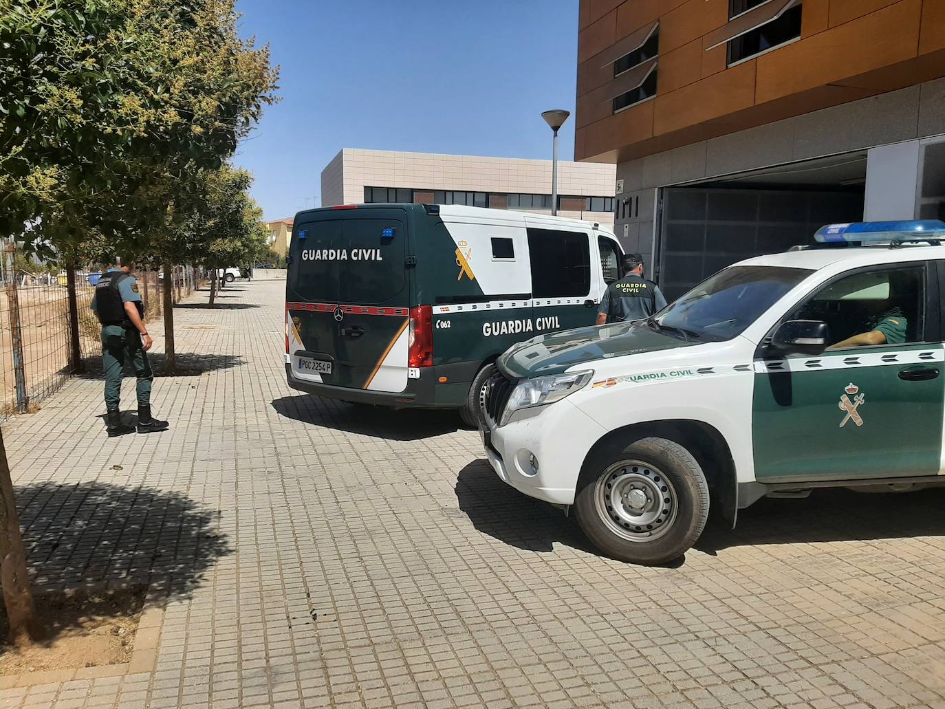 Furgón de la Guardía Civil en el que ha sido trasladado Rafael desde la cárcel de Badajoz a los juzgados de Zafra. 
