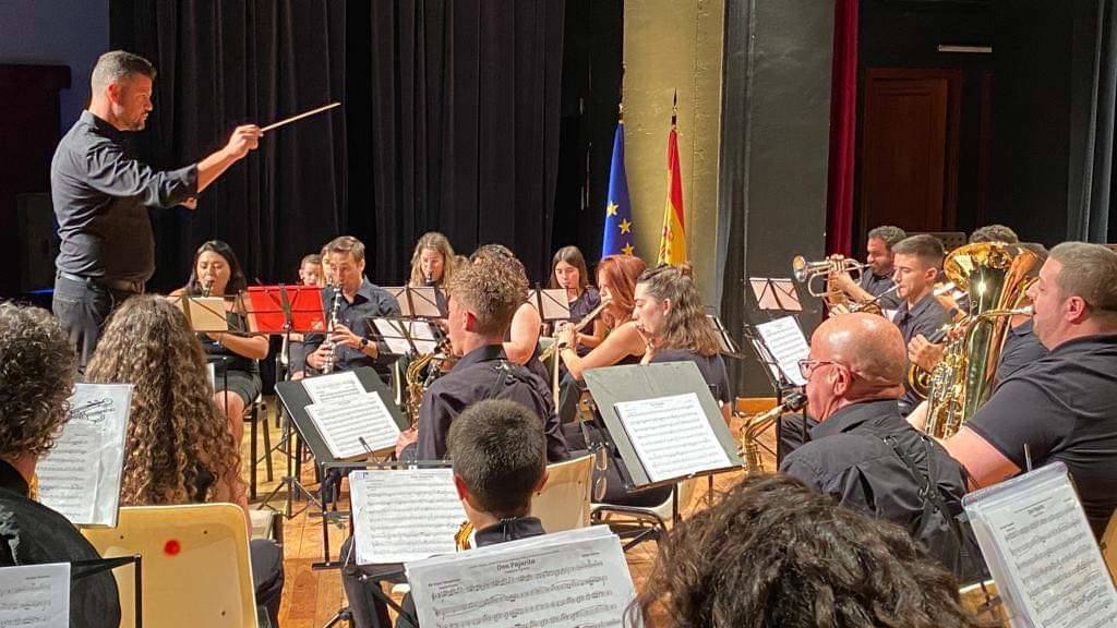 El maestro Soto al frente de la Banda 