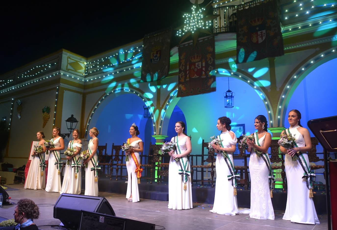 El estrado con la reina y las damas 