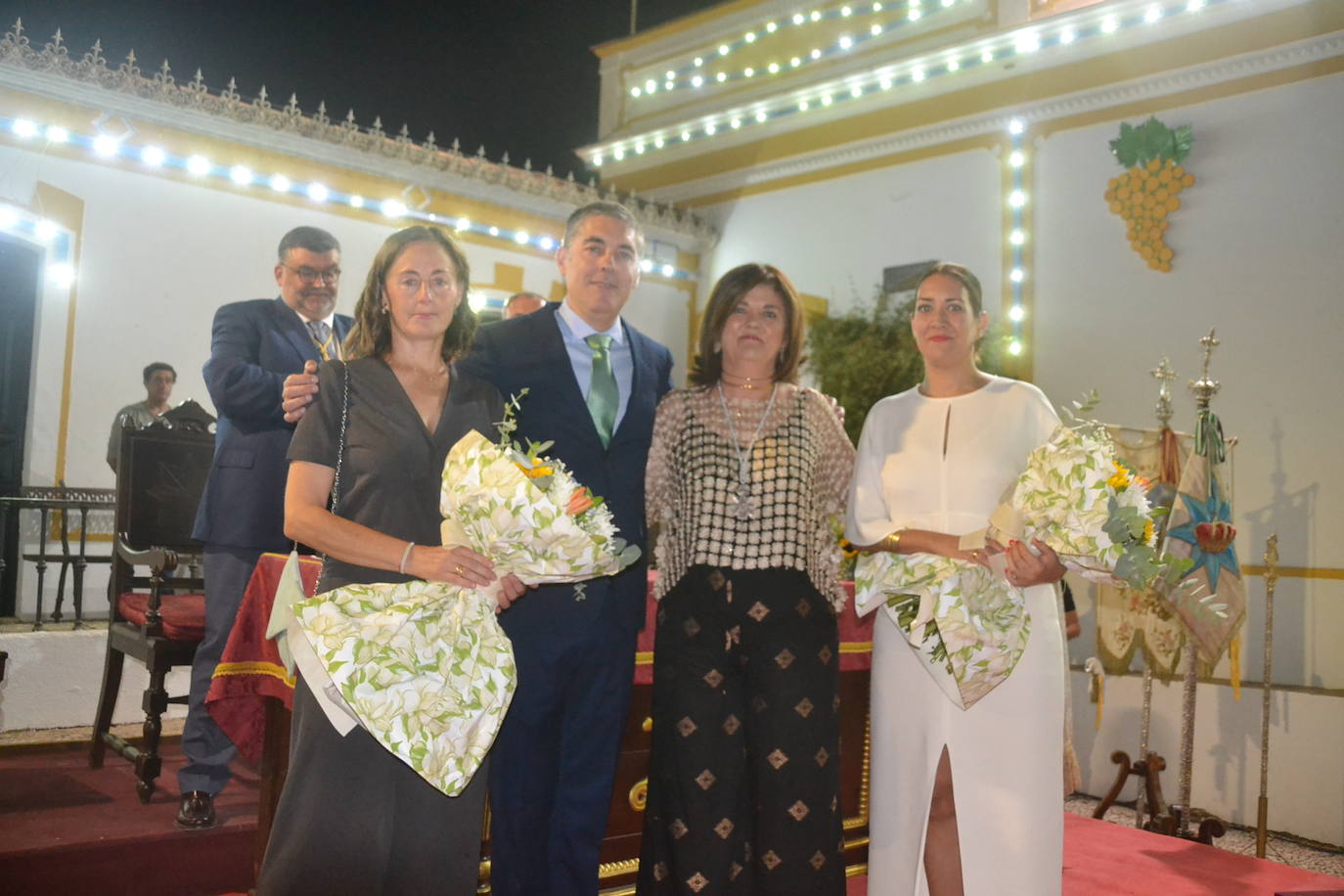 El pregonero, su esposa, la Camarera Mayor y la presentadora del pregonero 