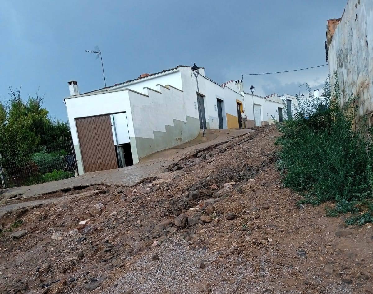 De nuevo las traseras de las Pilitas se han visto afectadas por el torremnte de agua 