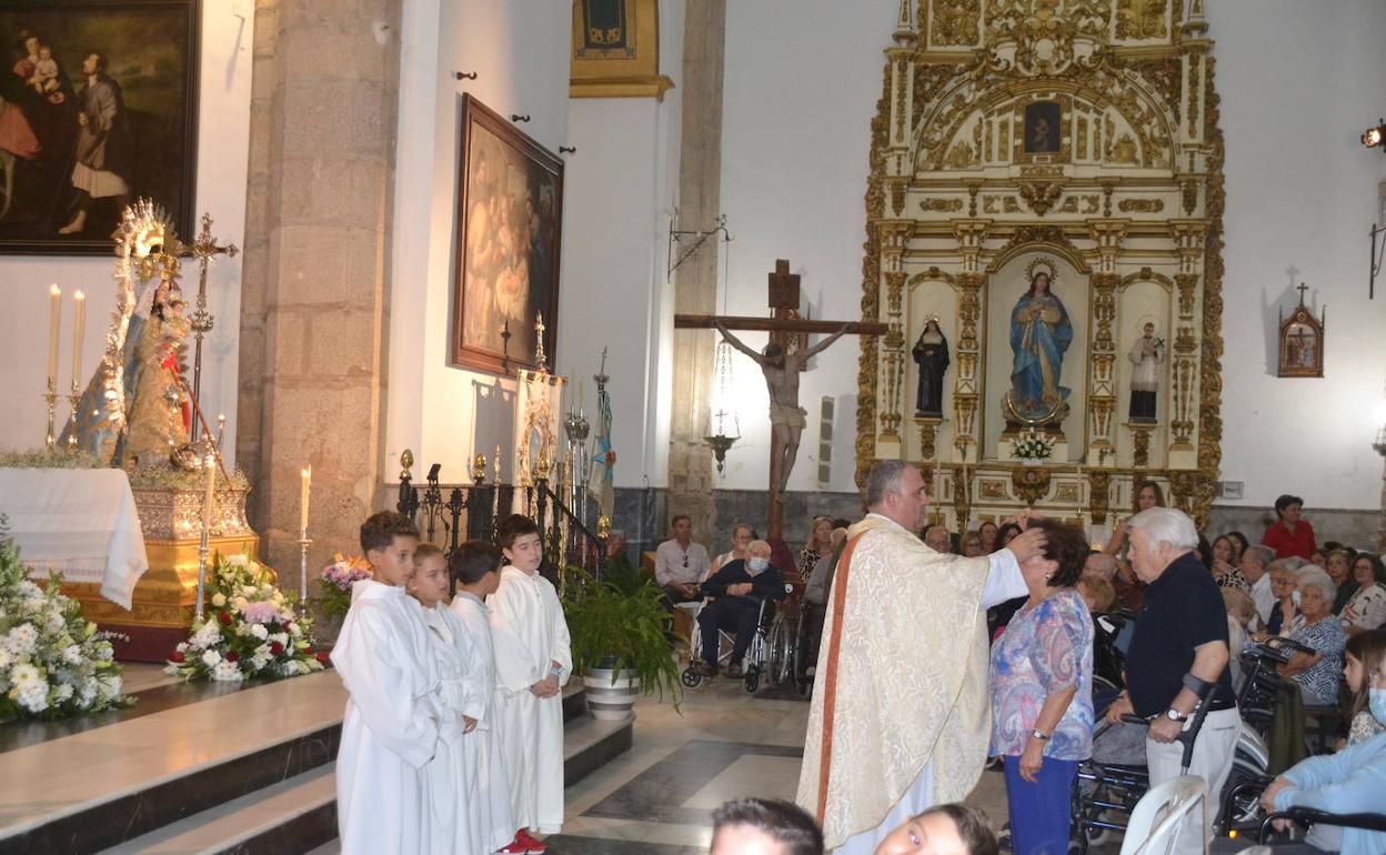 Impartiendo la Inción de enfermos 