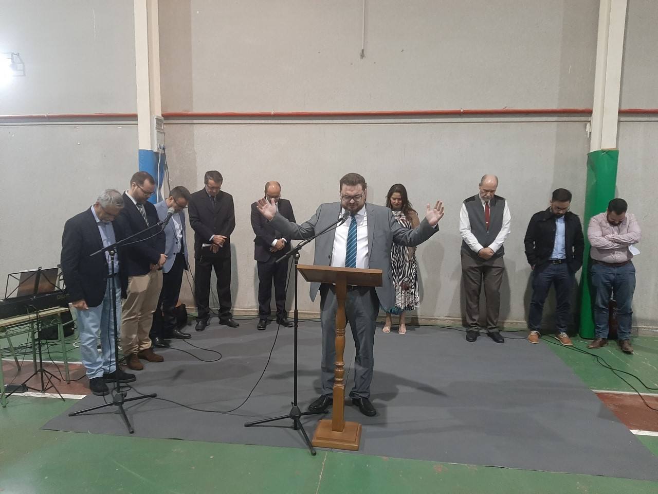 Oración final y bendición por parte del nuevo pastor 