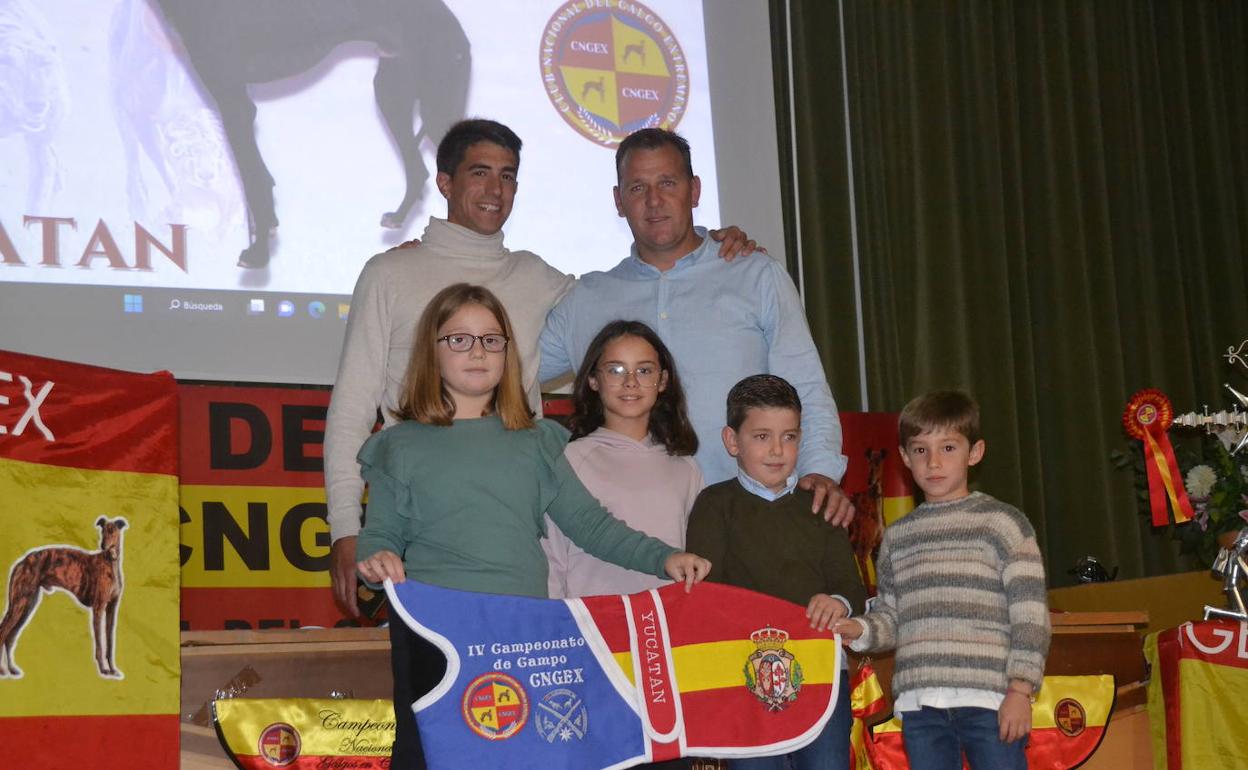 Manteleta para los únicos participantes de Los Santos 