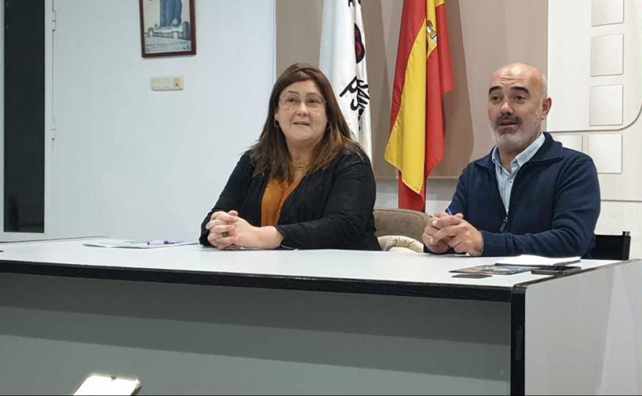 La senadora Macías y el S. Gral del PSOE en Los Santos Juan Barrientos 