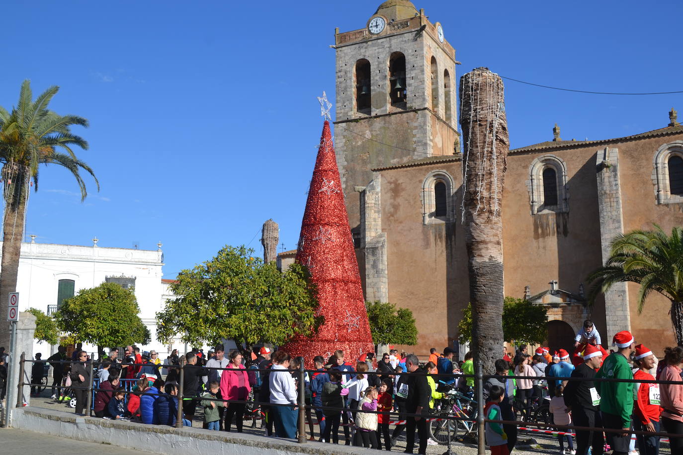 El paseo de las Barnadas momentos antes de las campanadas de mediodía 