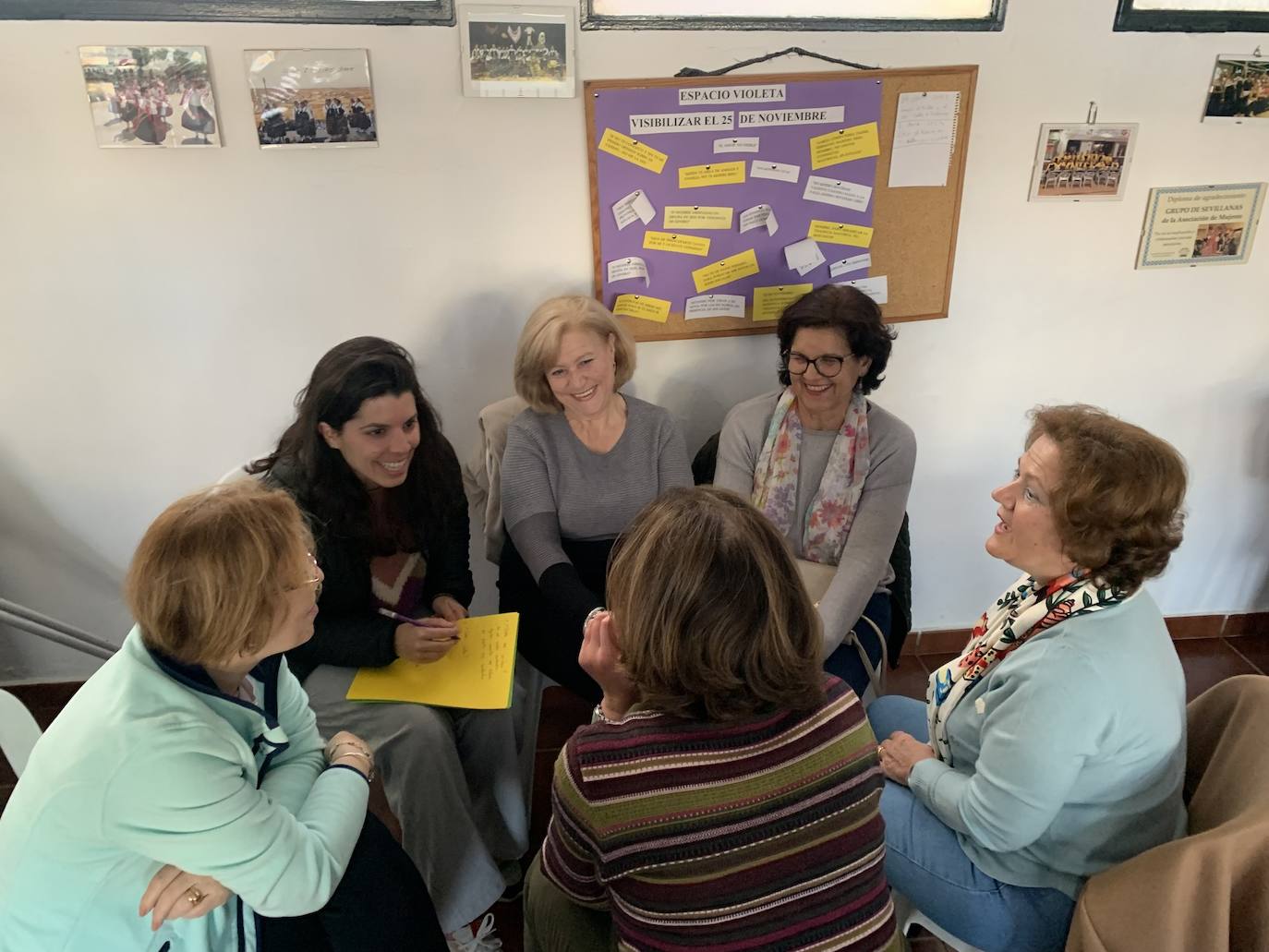 Celebración de uno de los talleres 'Tejiendo Redes de Mujeres Santeñas'