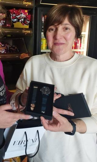 María del Mar ha sido la ganadora del reloj sorteado por el Día del Padre del Pequeño Comercio