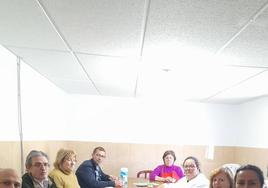 Participantes den el taller gratuito de cocina tradicional