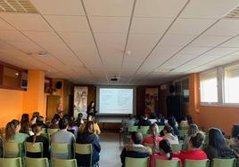 Charla 'La mujer saharaui, una figura clave en la subsistencia de los campamentos refugiados saharauis'