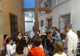 Una de las estaciones del Vía Crucis, según los niños