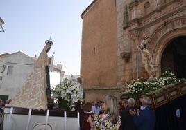 El encuentro de las imágenes de la Virgen y el Cristo en la Puerta del Perdón