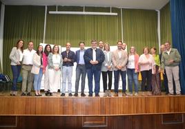 La nueva candidatura junto al secretario general del PP en Extremadura
