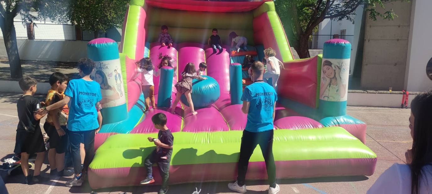 Alumnos del Mauricio Tinoco disfrutando del Día del Centro