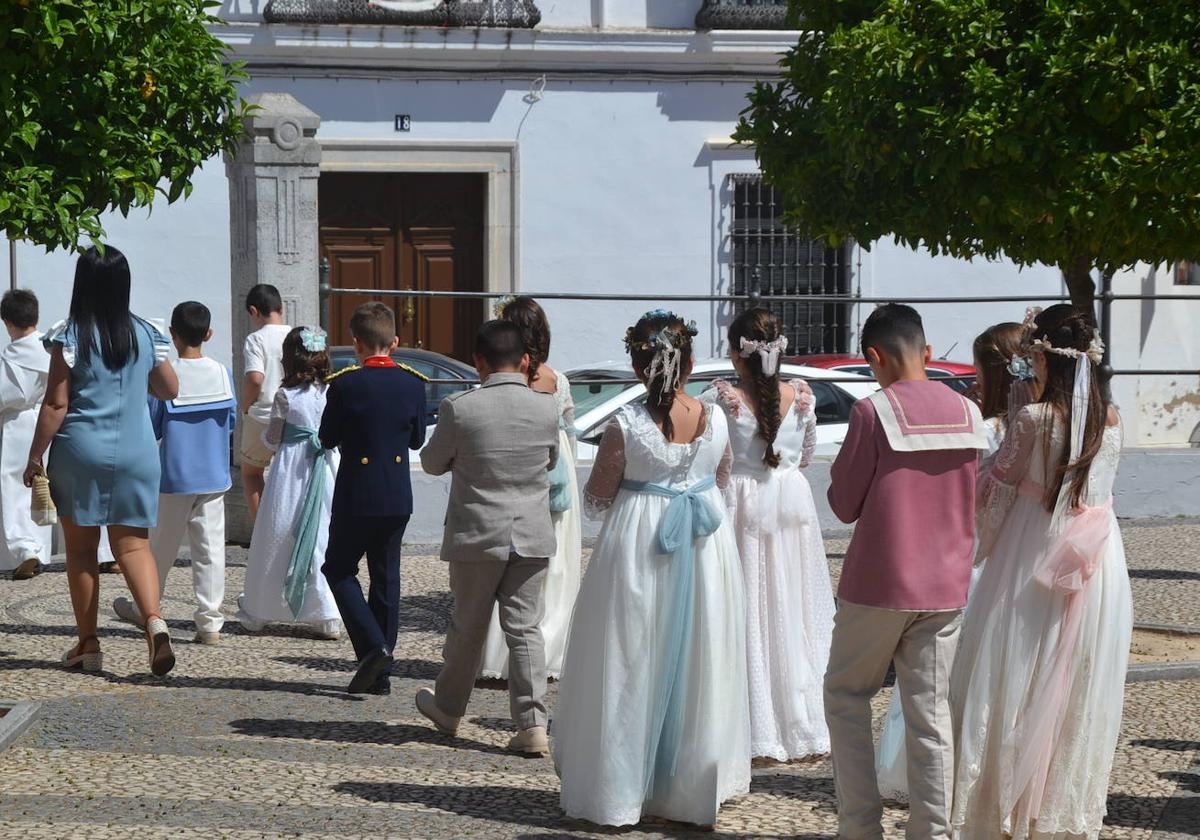 Procesión de niños y niñas el año pasado