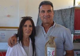 José Gonzalez y su esposa, el campeón