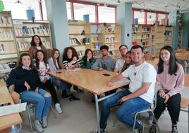 Grupo de alumnos que han realizado el viaje y su profesora