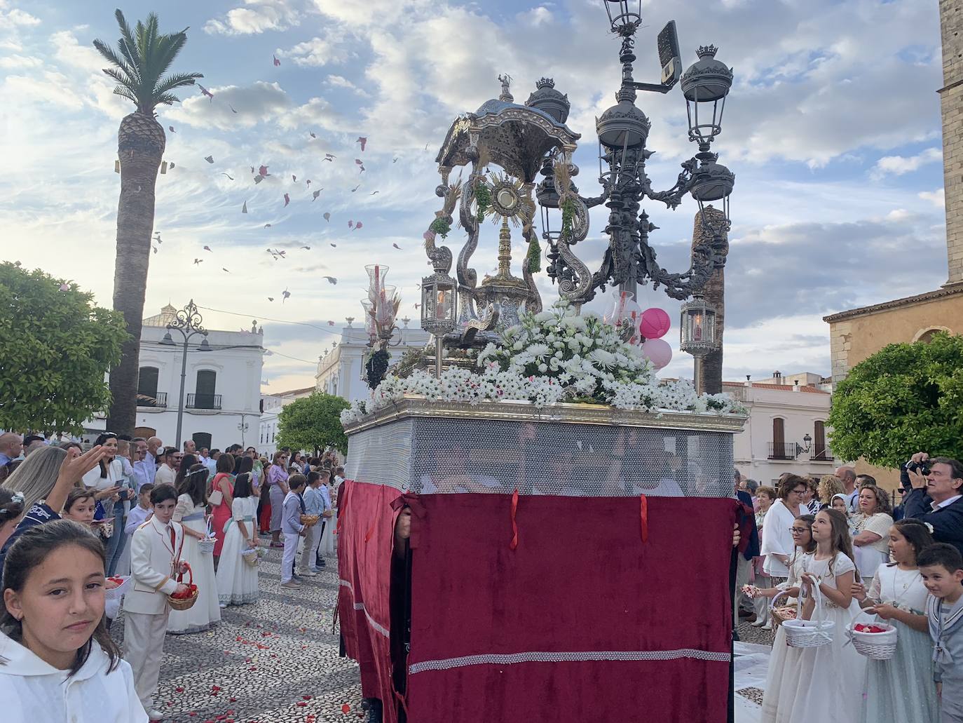 El cortejo en el paseo de las Barandas
