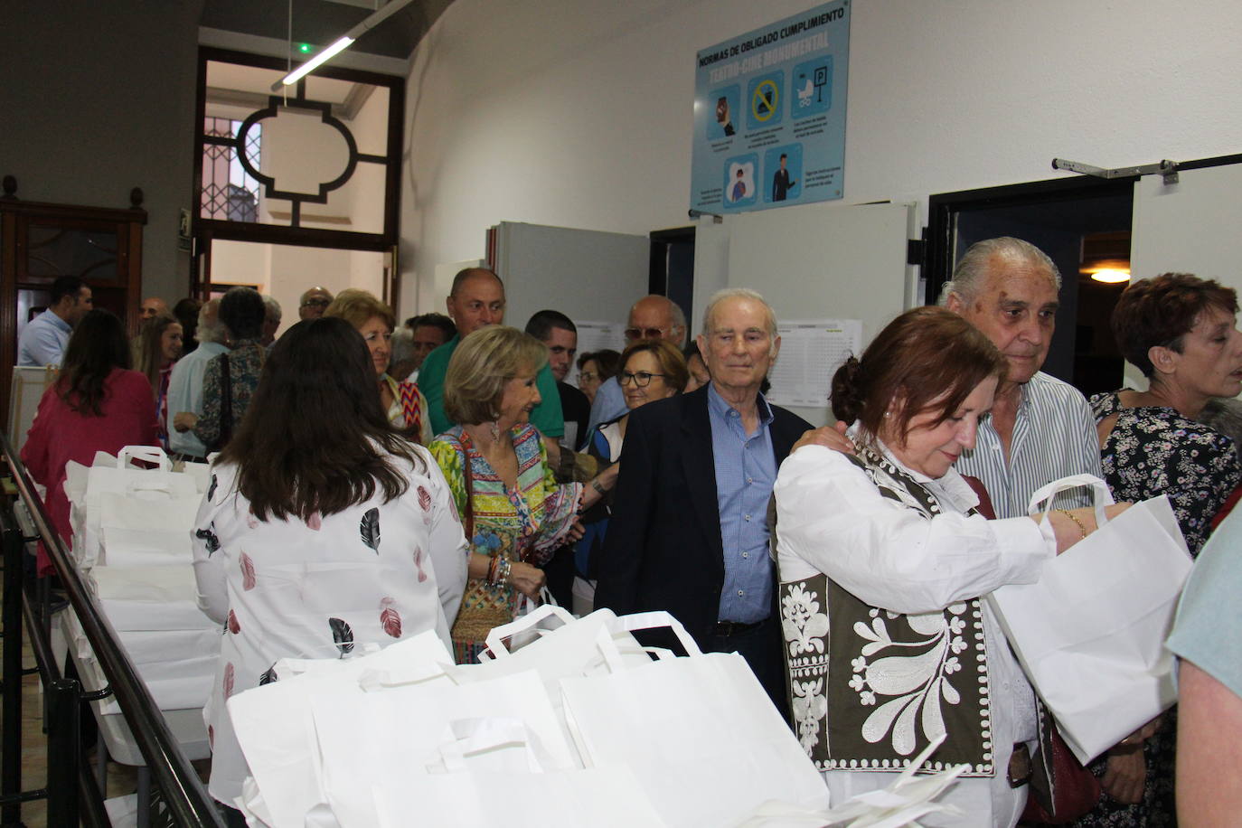 Entrega de los libros