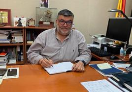 Manuel Lavado en su despacho