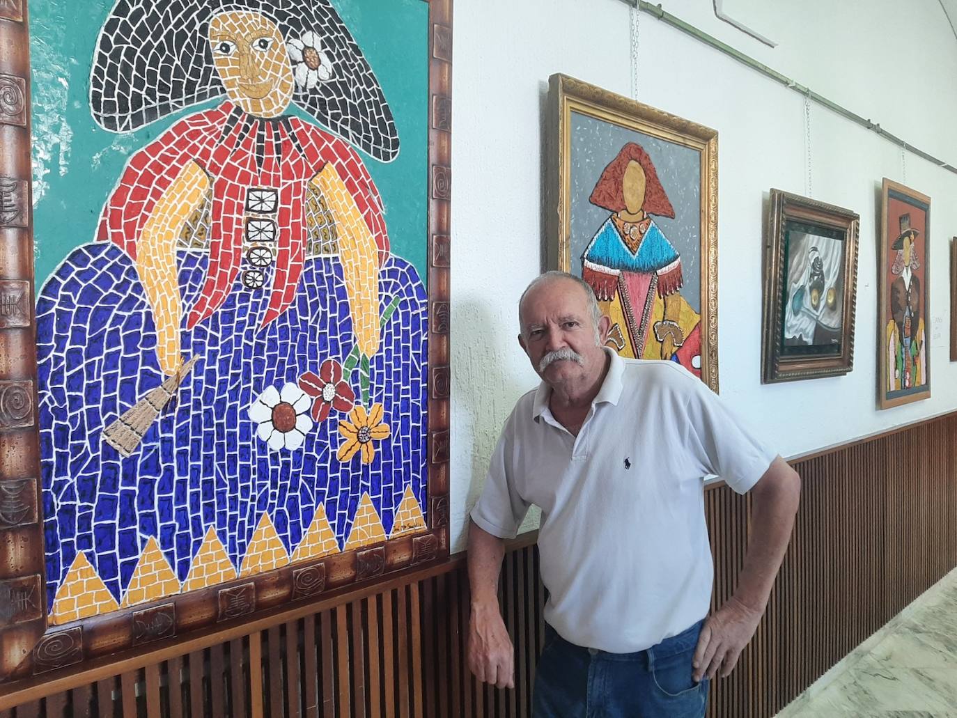 Sanfelix junto a una de las meninas homenaje a Cotrina
