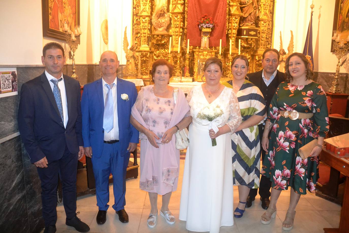 Para la ocasión esta 'novia' se volvió a vestir de blanco y con ramo de bodas