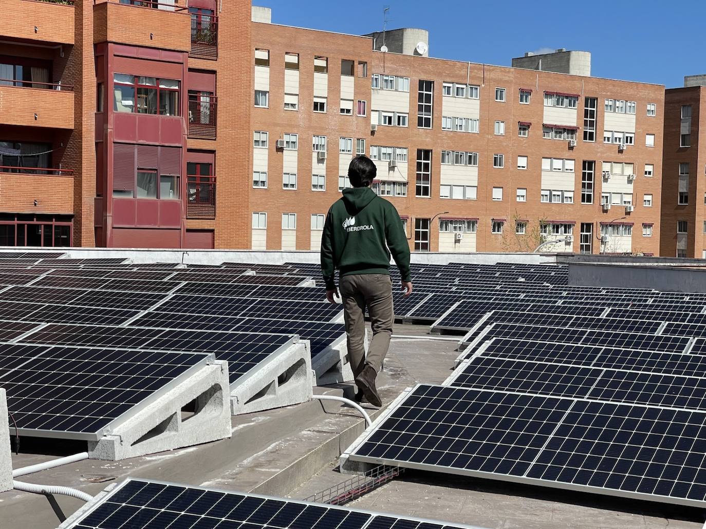 Una instalación parecida a esta se ha instaladon en los tejados de la nave de Alsandi para crear una comunidad solar en Los Santos
