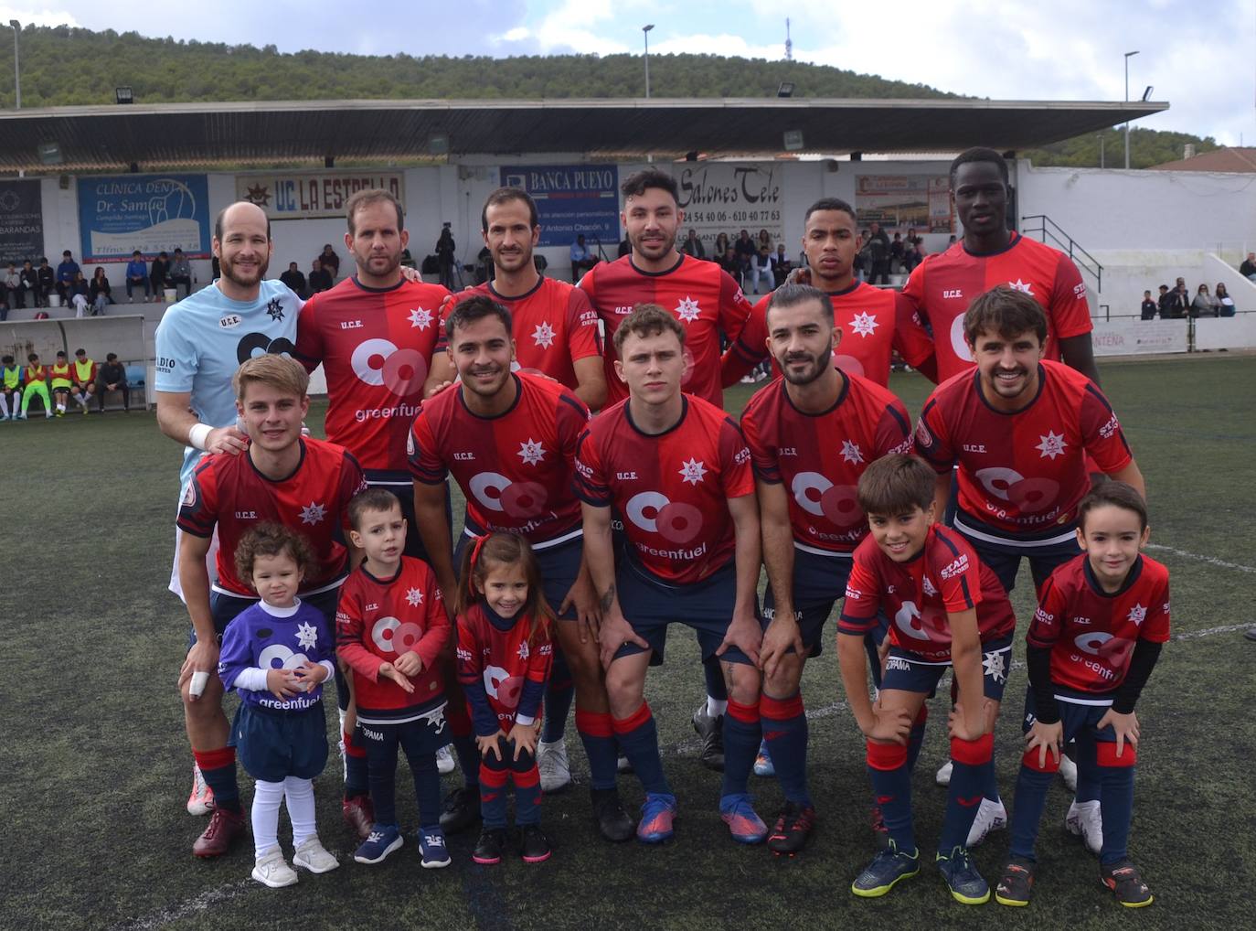 Once inicial con muchos invitados